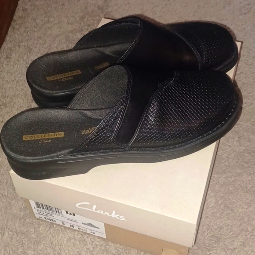 Clark's women's sz9 Patty Tayna black leather slides/shoes